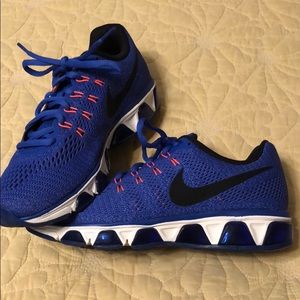 Nike tailwind 8